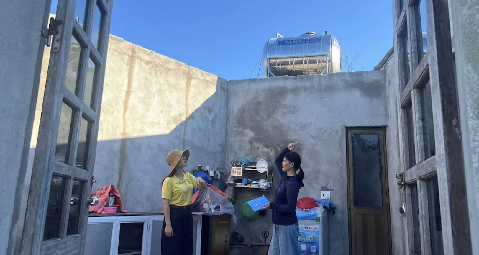 Chỉ 5 ngày, Vingroup thần tốc hỗ trợ hơn 2.000 hộ dân bị hư hỏng nhà do bão Bualoi