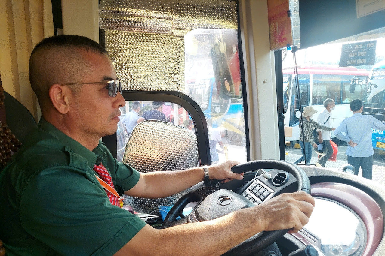 Đề xuất nâng tuổi hành nghề tài xế chuyên nghiệp