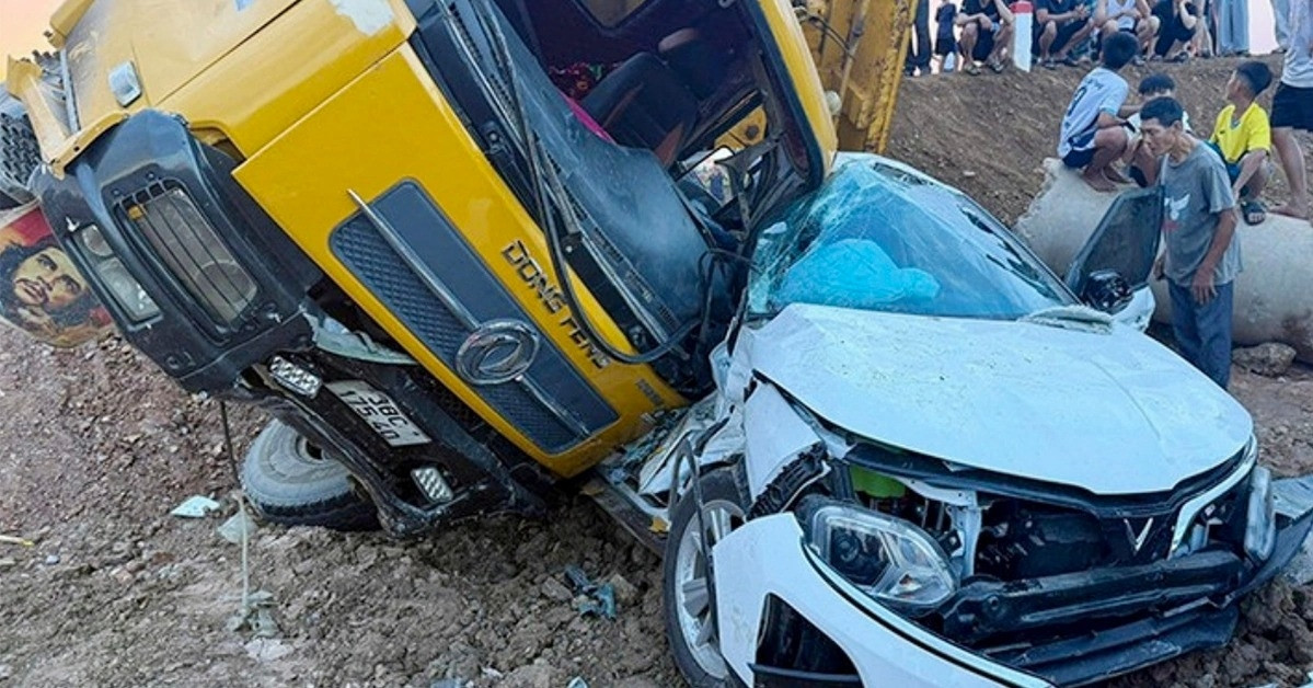 Khởi tố tài xế xe tải gây tai nạn, đè lên ô tô khiến 4 trẻ em bị thương nặng