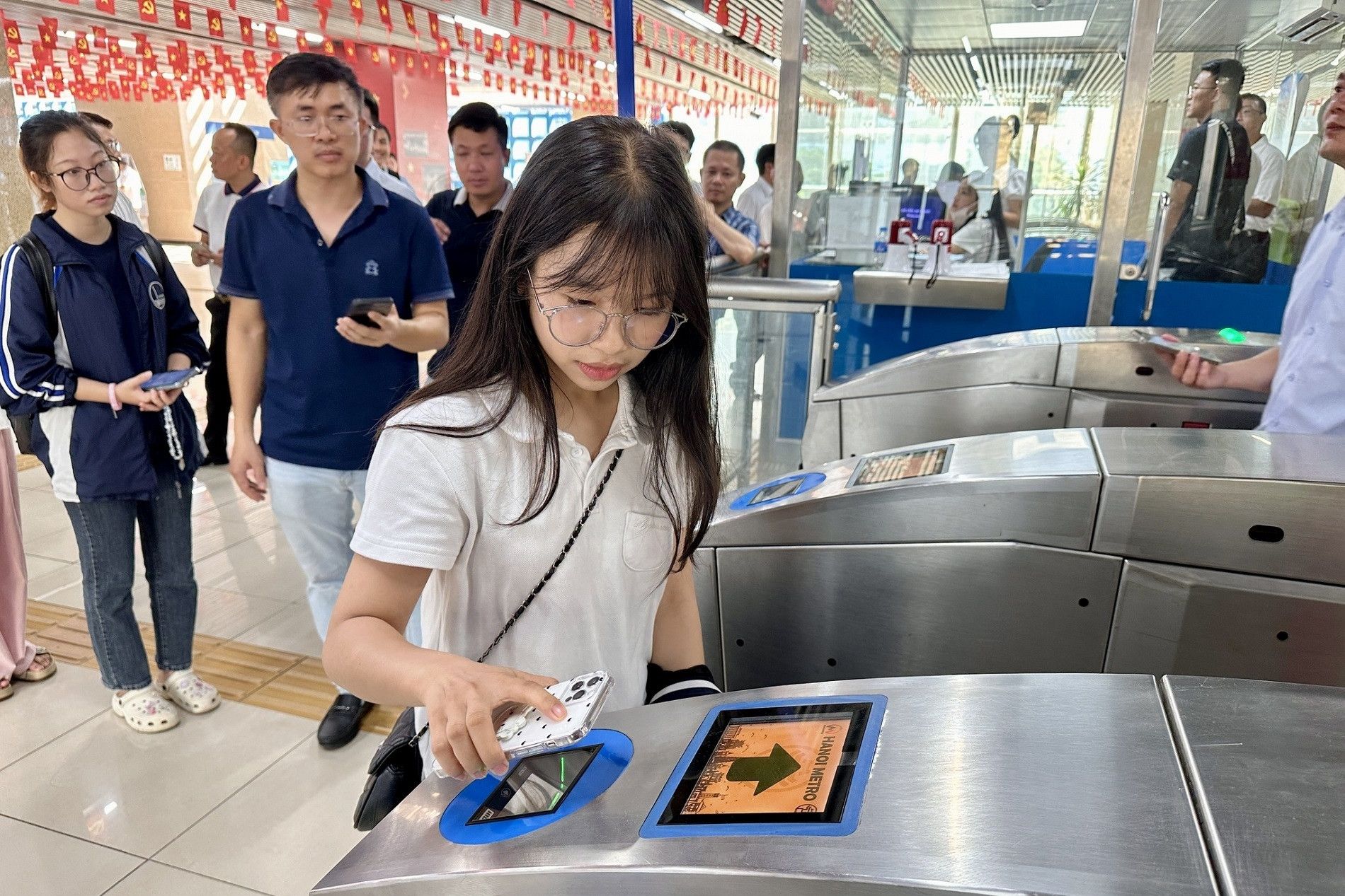 Mất 0,2 giây để thanh toán vé tàu Cát Linh - Hà Đông