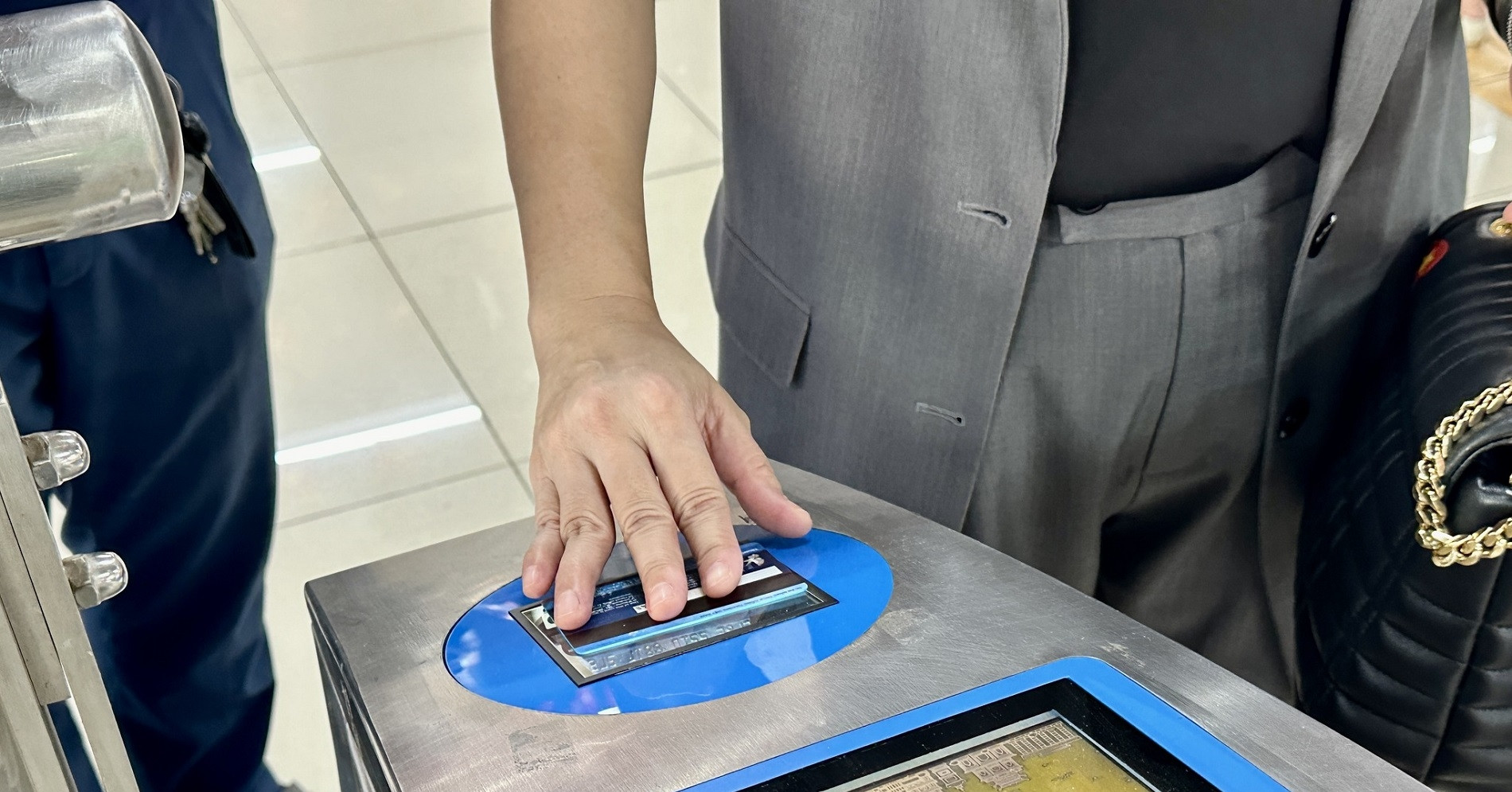 Mất 0,2 giây để thanh toán vé tàu Cát Linh - Hà Đông