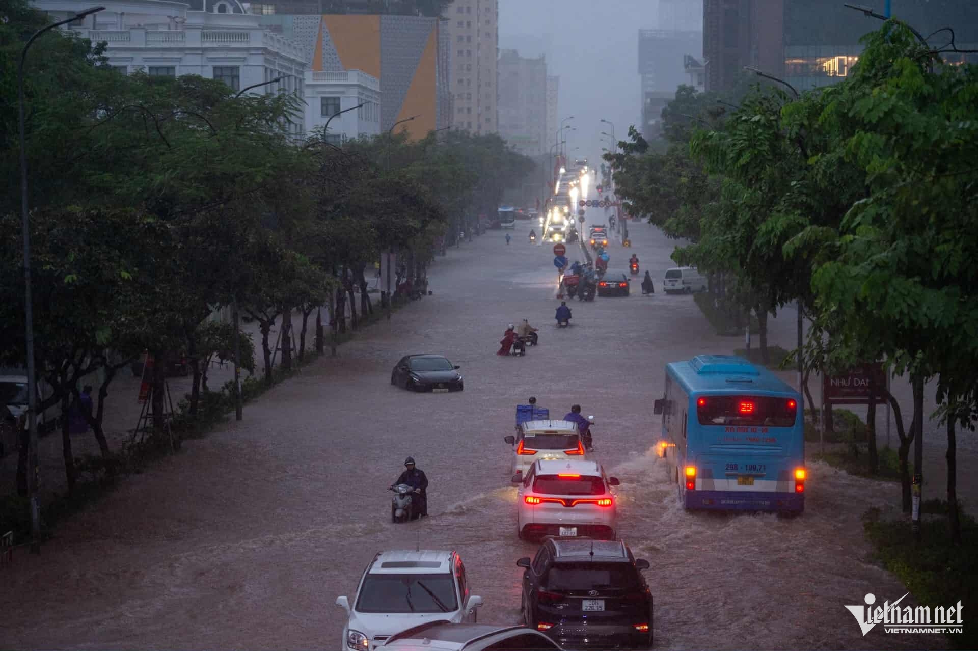 mua nga HN Dinh Hieu.jpg