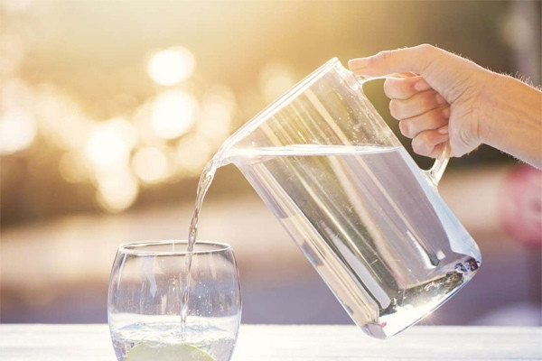 Người đàn ông ở Hà Nội uống hơn 10 lít nước mỗi ngày