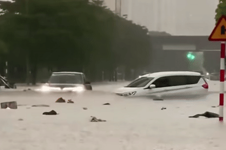 Ô tô ngập nước đến mức nào sẽ bị mất lái, 'nổi lềnh phềnh' giữa đường?