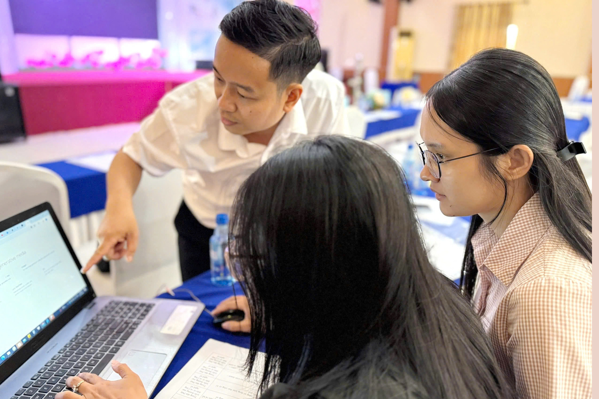 Doanh nghiệp, hộ kinh doanh Tây Ninh học cách khai thác công cụ AI 2 thuong mai dien tu Tay Ninh.jpg