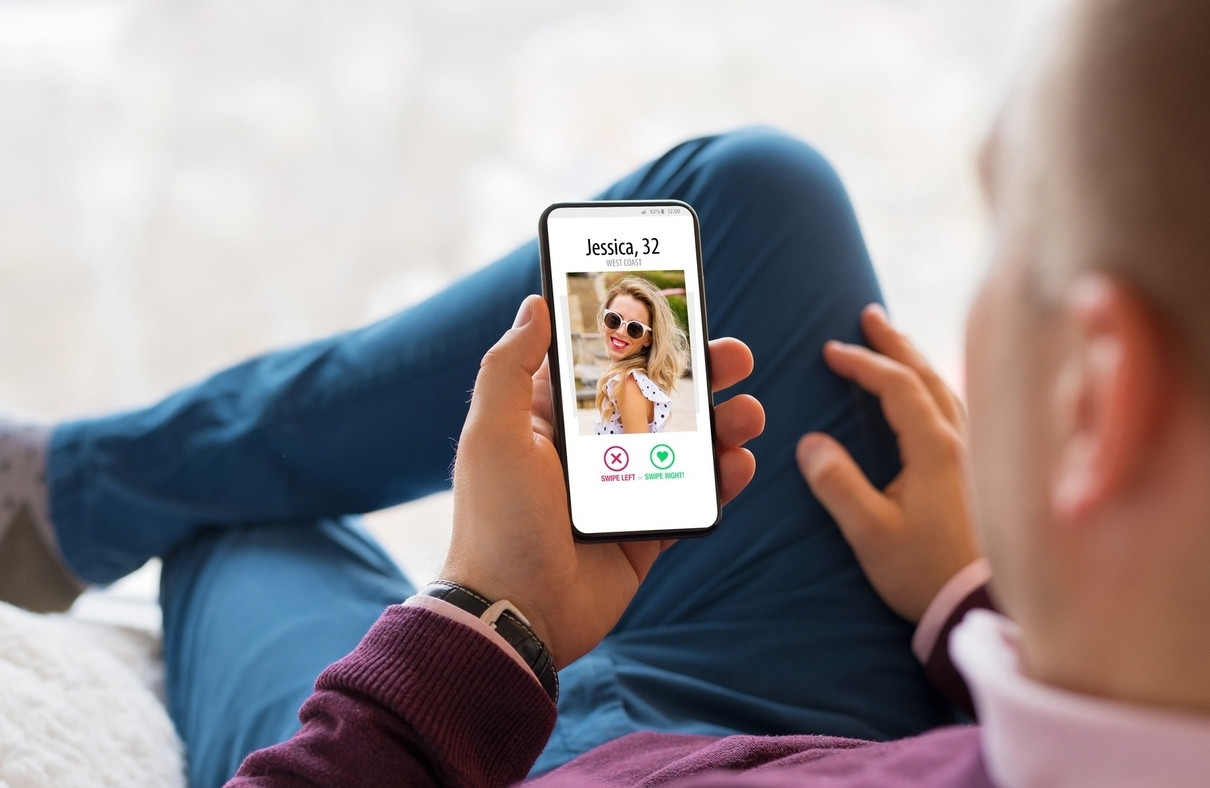 Tìm tình yêu trên ứng dụng hẹn hò, đại gia 61 tuổi 4 lần sập bẫy