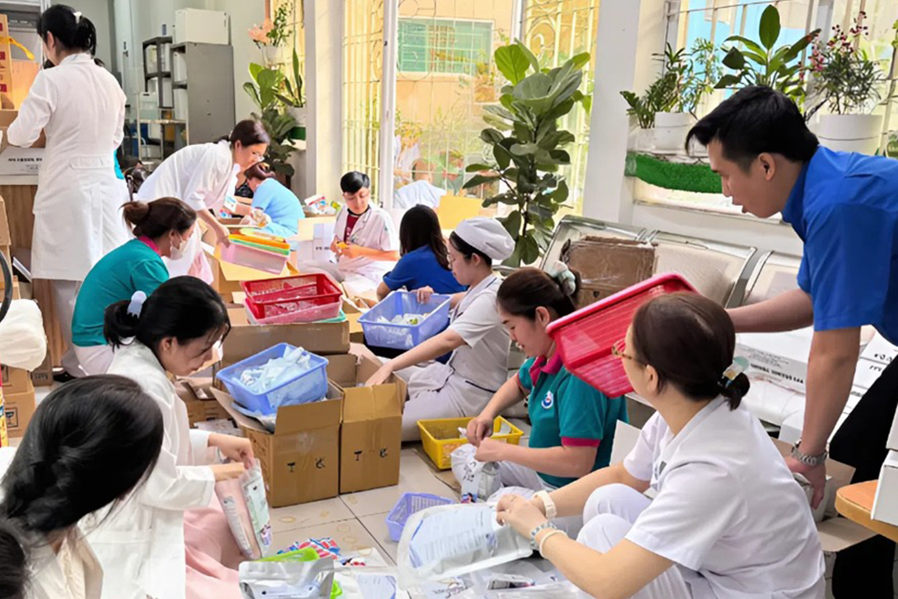 TPHCM khẩn cấp chuyển 10.000 túi thuốc giúp cứu chữa bà con vùng bão