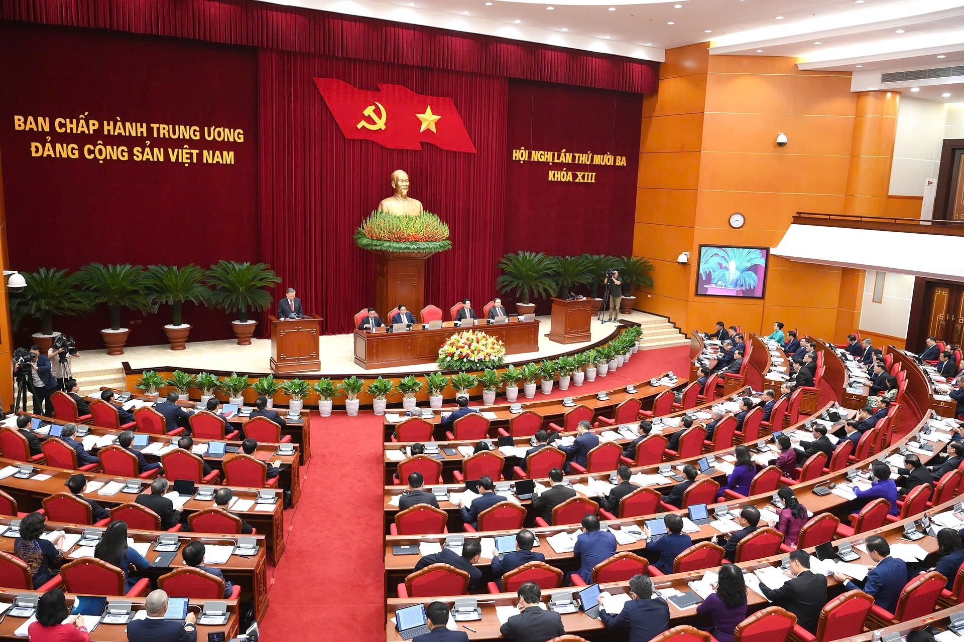 Trung ương thảo luận nhiều nội dung quan trọng chuẩn bị Đại hội 14