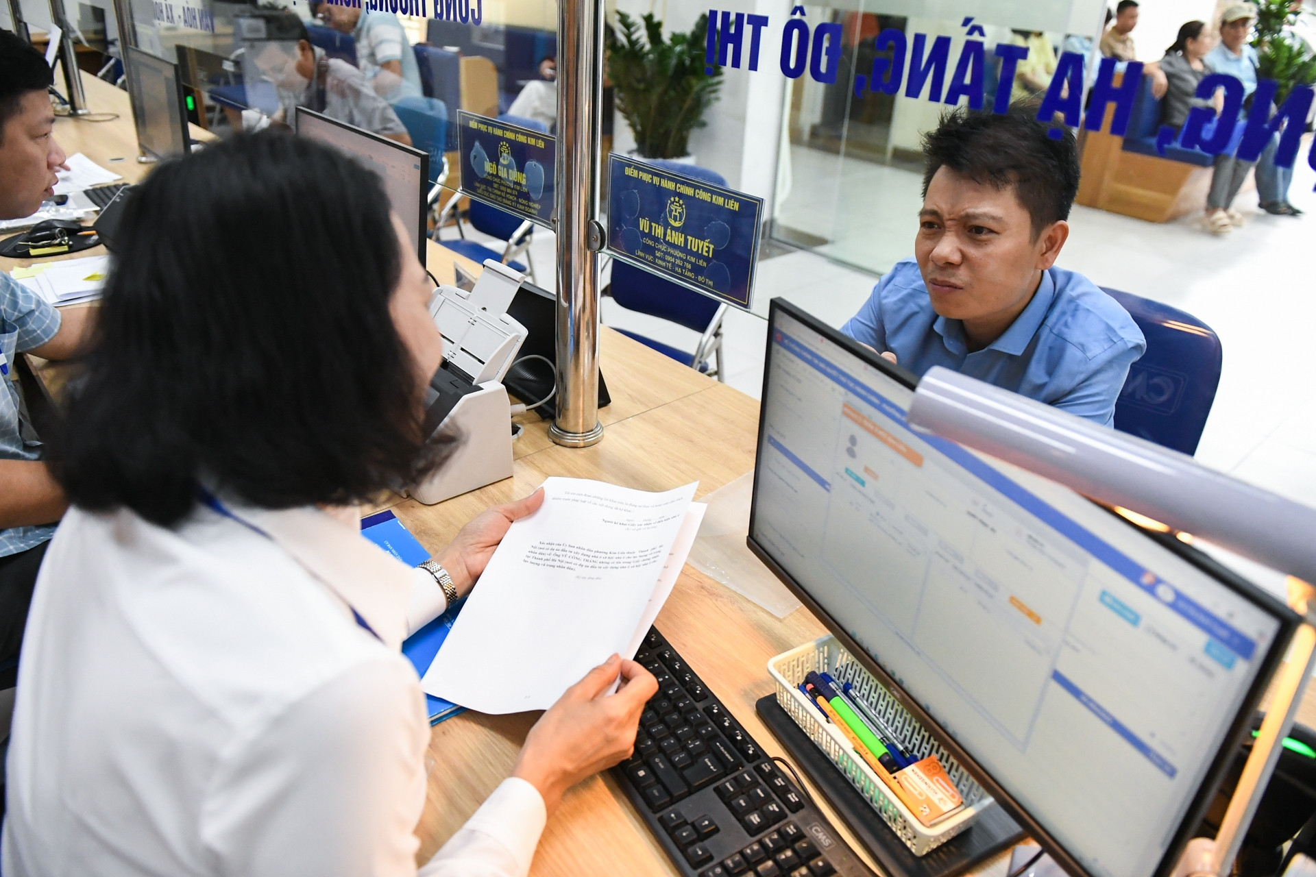 Viên chức đóng BHXH 11 năm có được chuyển sang công chức?