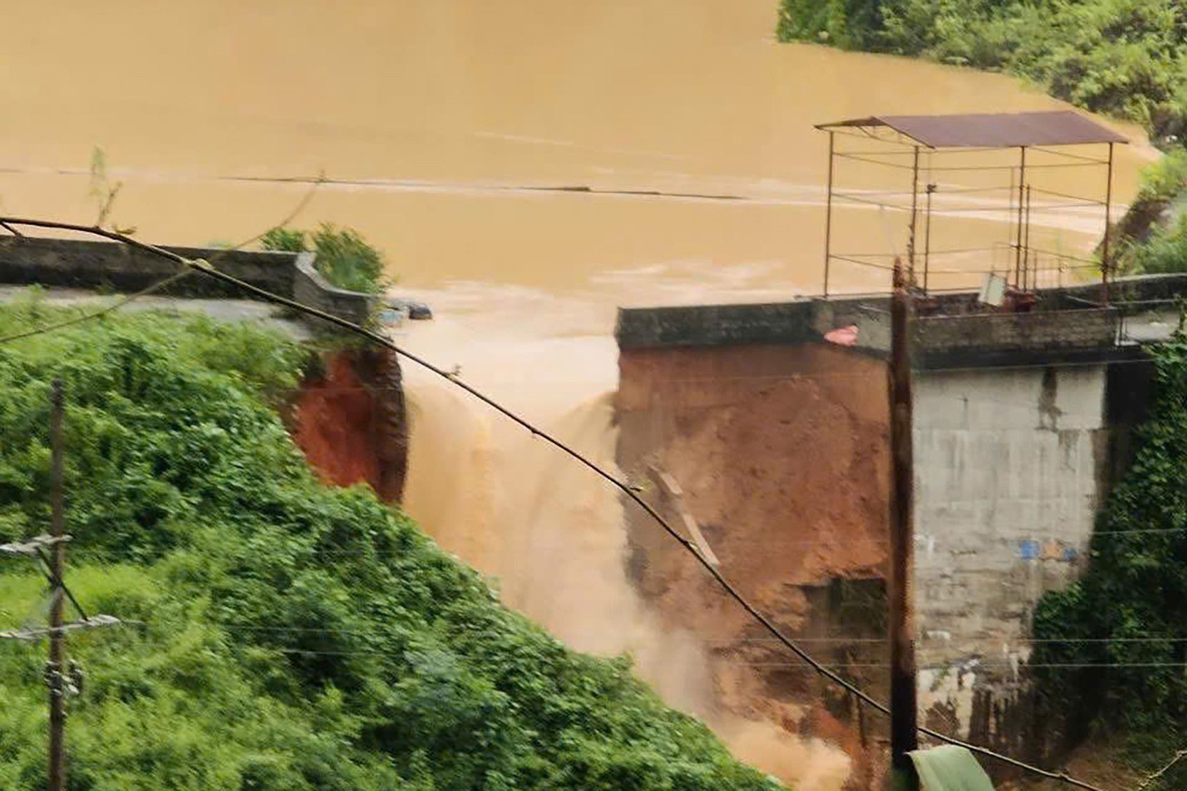 vỡ đập thuỷ điện ở Lạng Sơn .jpeg