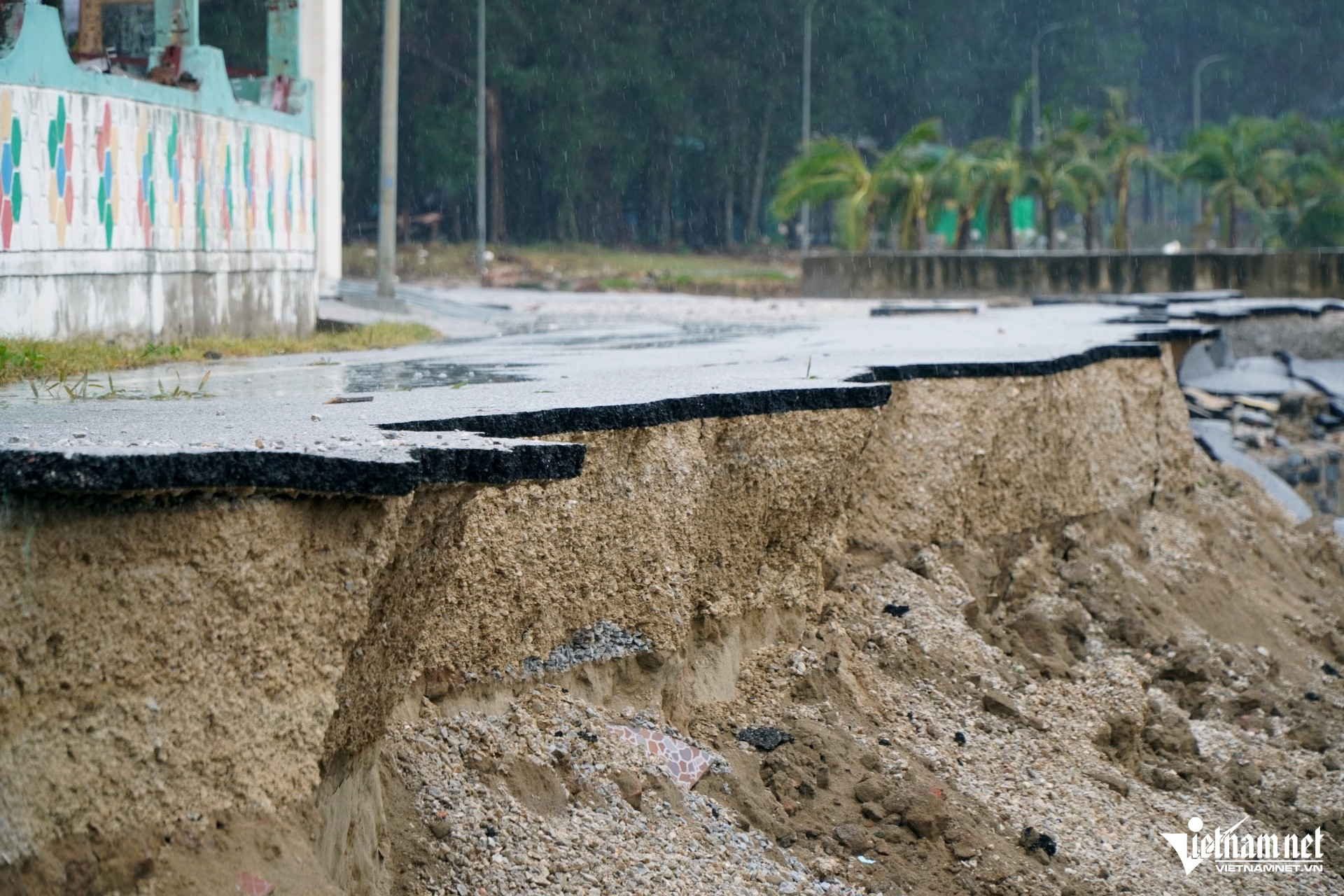 W-a4Gần 2km kè đê biển.JPG.jpg