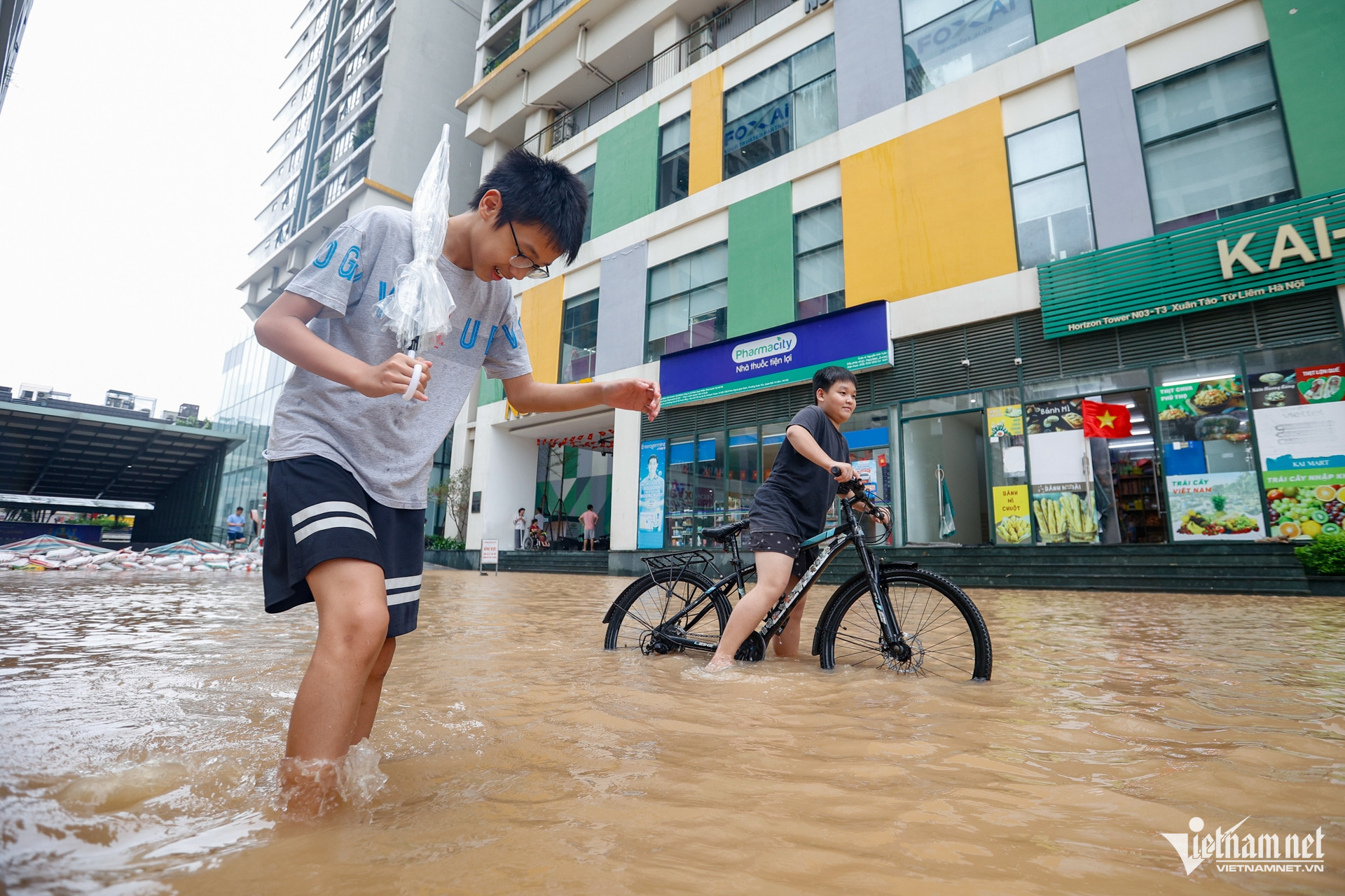 W-ngap lut Ha Noi 28.jpg