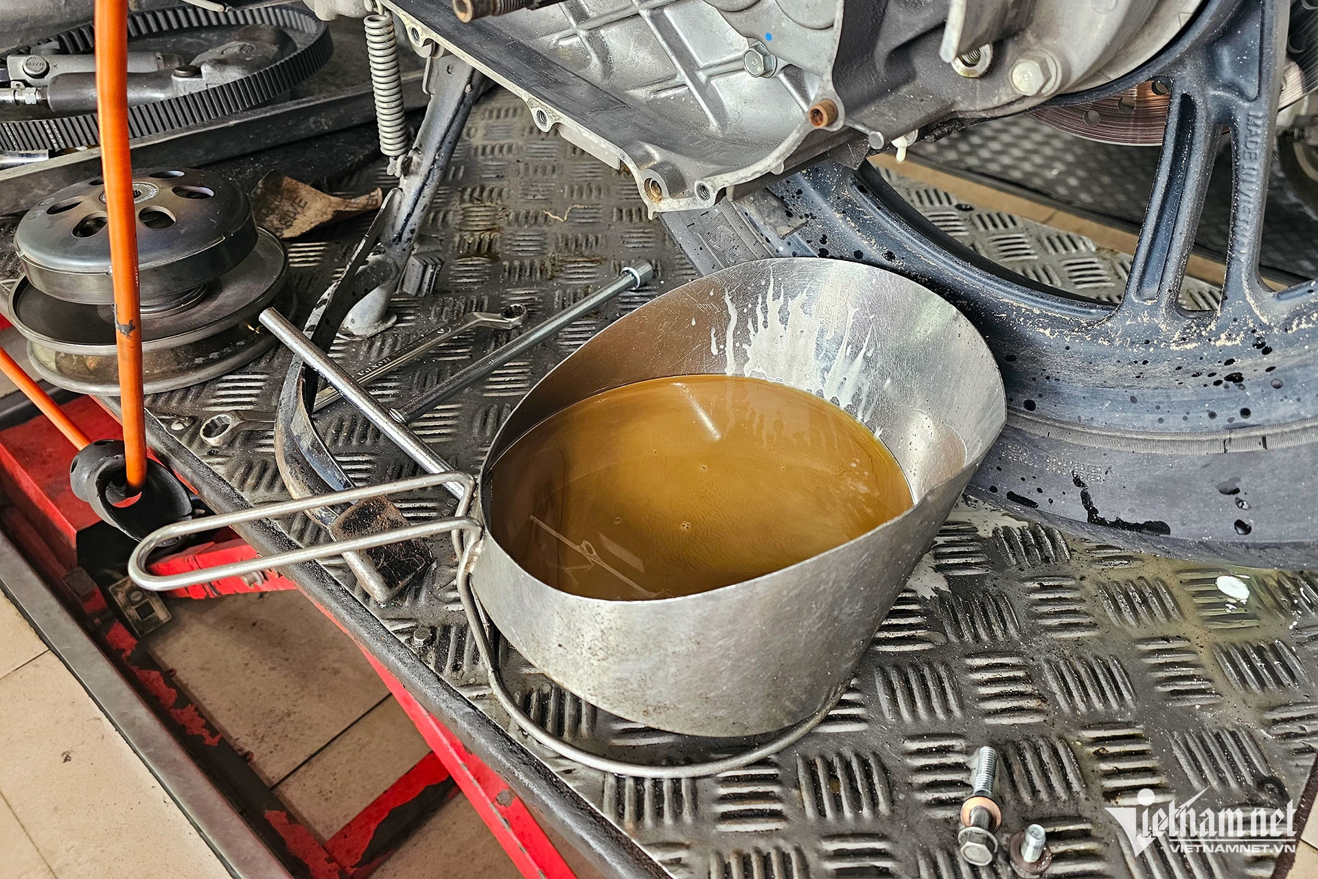 W-Xe may ngap nuoc (1).jpg