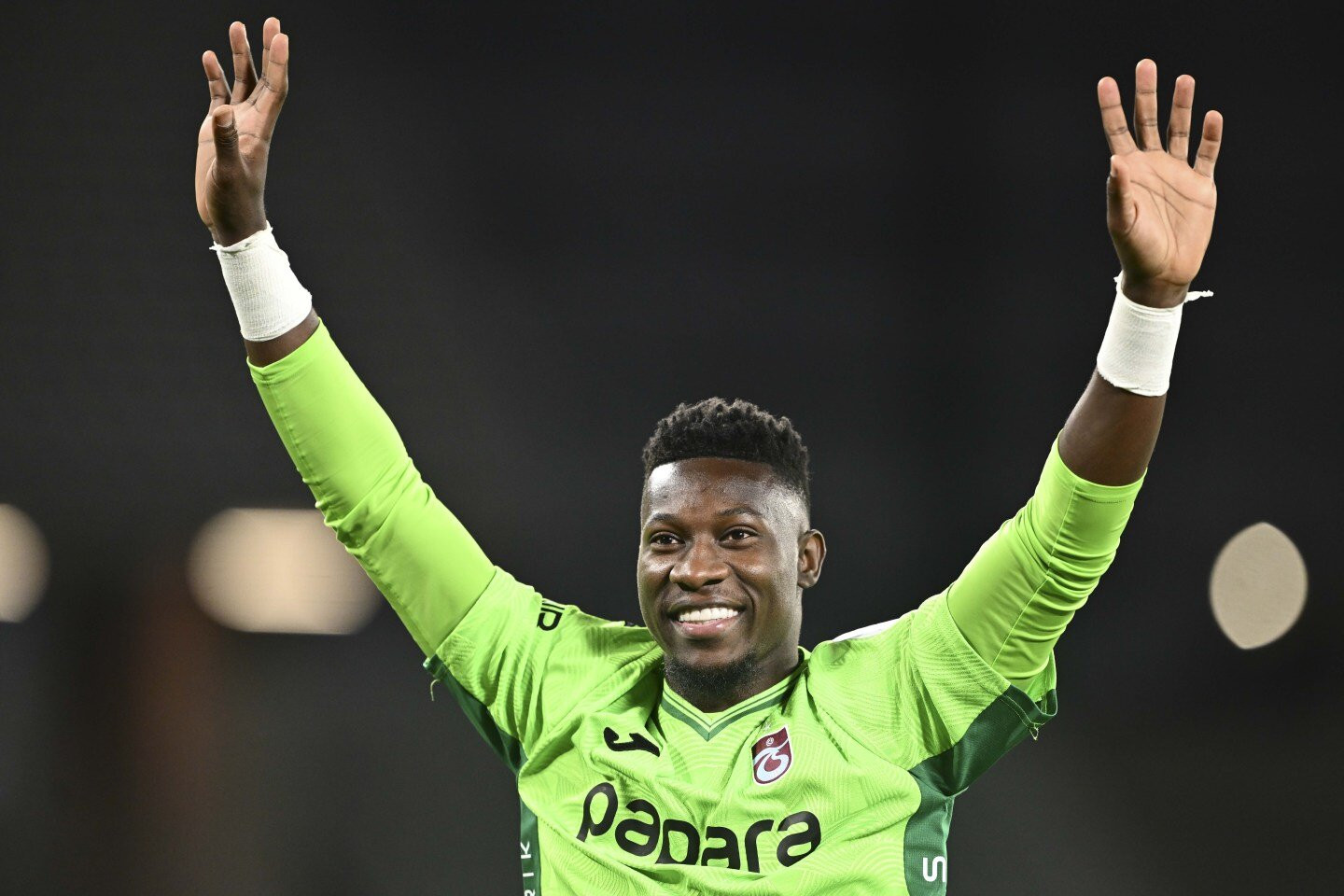 www_thesun_co_uk trabzonspor goalkeeper andre onana greets 1027053390.jpg