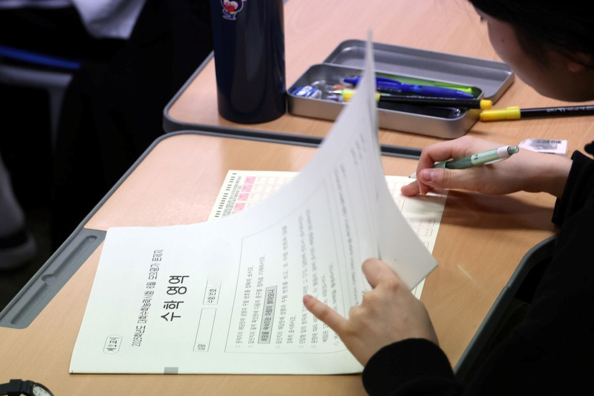 249 giáo viên bán đề cho trung tâm luyện thi, nhiều người 'không biết phạm luật'