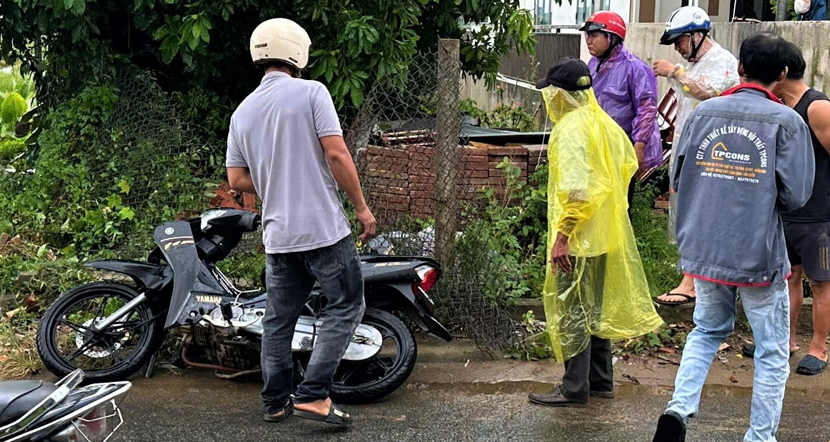 3 học sinh lớp 11 gặp tai nạn trên đường đến trường, 1 em tử vong