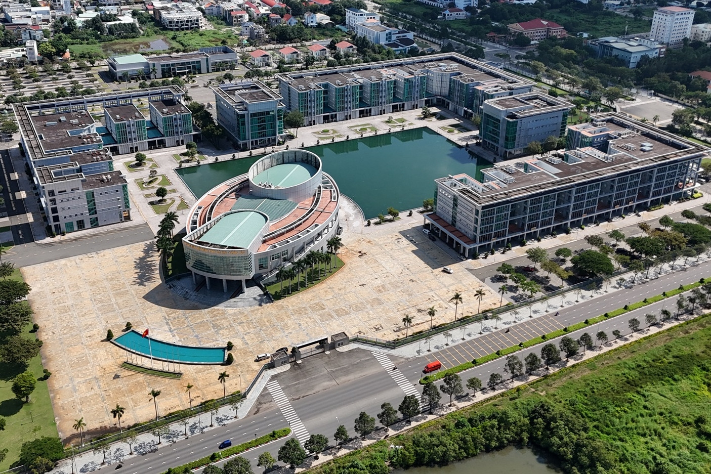 Cận cảnh trung tâm hành chính hơn 1.000 tỷ đồng được đề xuất làm trường đại học