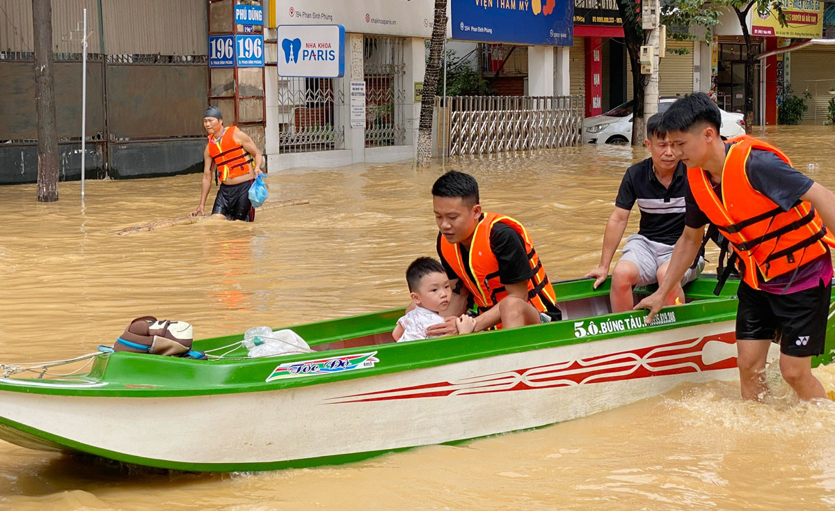 Con trai của anh Nguyễn Tuấn Linh được đưa về nơi an toàn..jpg