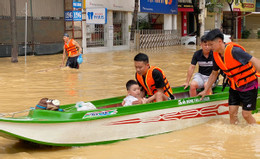 Con trai của anh Nguyễn Tuấn Linh được đưa về nơi an toàn..jpg