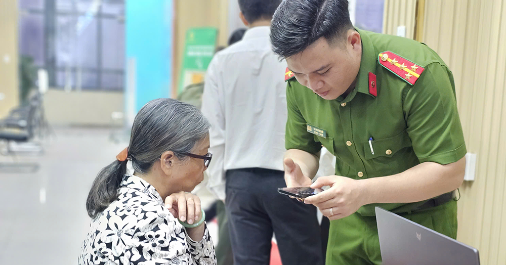 Công an TPHCM đồng loạt ra mắt, vận hành bộ phận một cửa phục vụ người dân