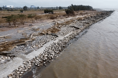 Công trình trăm tỷ bị sóng biển đánh tan hoang ở Ninh Bình