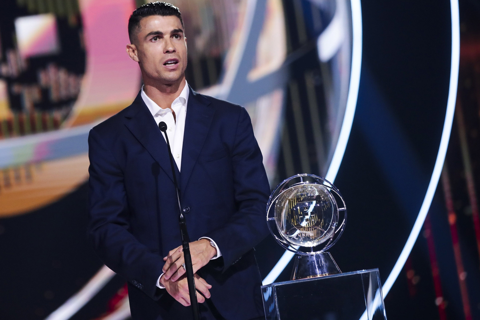 Cristiano Ronaldo: Người truyền lửa không có khái niệm dừng lại