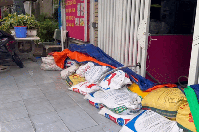 Cư dân biệt thự Hà Nội sắm máy bơm 'khủng', canh nước ngập như canh 'chứng khoán'