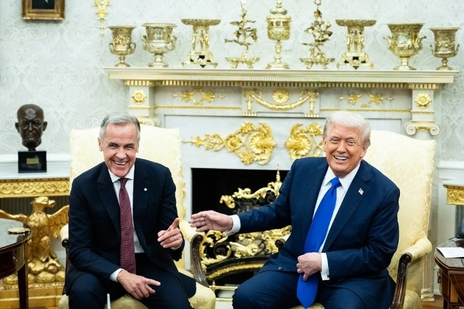 Điều đặc biệt về chiếc cà vạt đỏ của Thủ tướng Canada khi gặp ông Trump