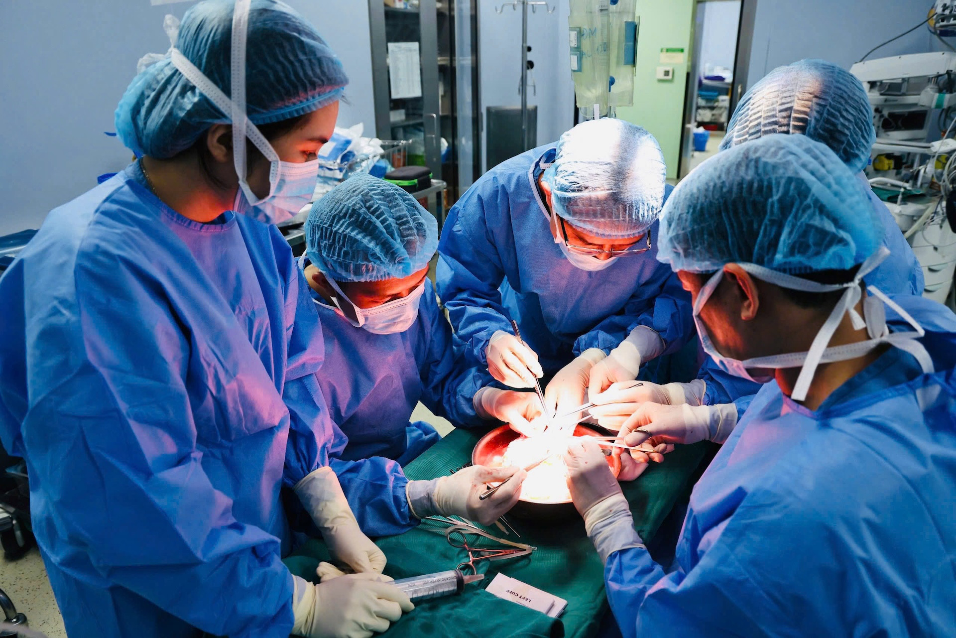 Tăng phụ cấp trực, mổ cho y bác sĩ lên gấp 3, lãnh đạo bệnh viện đau đầu nguồn chi