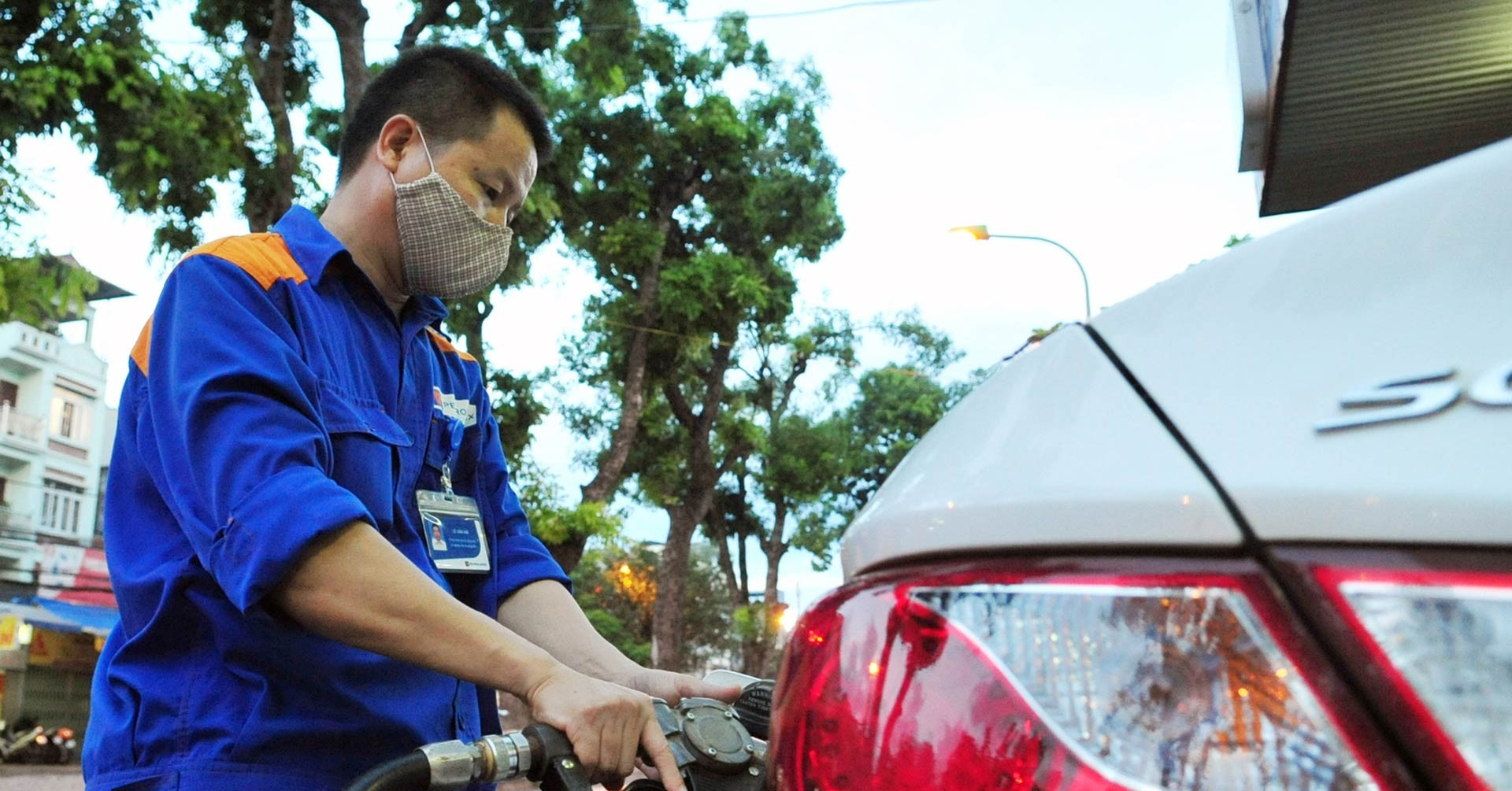 Giá xăng ngày mai có thể quay đầu giảm mạnh