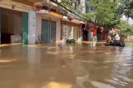 Hai lần trong một tuần, nước lũ đục ngầu 'nuốt trọn' trung tâm Cao Bằng