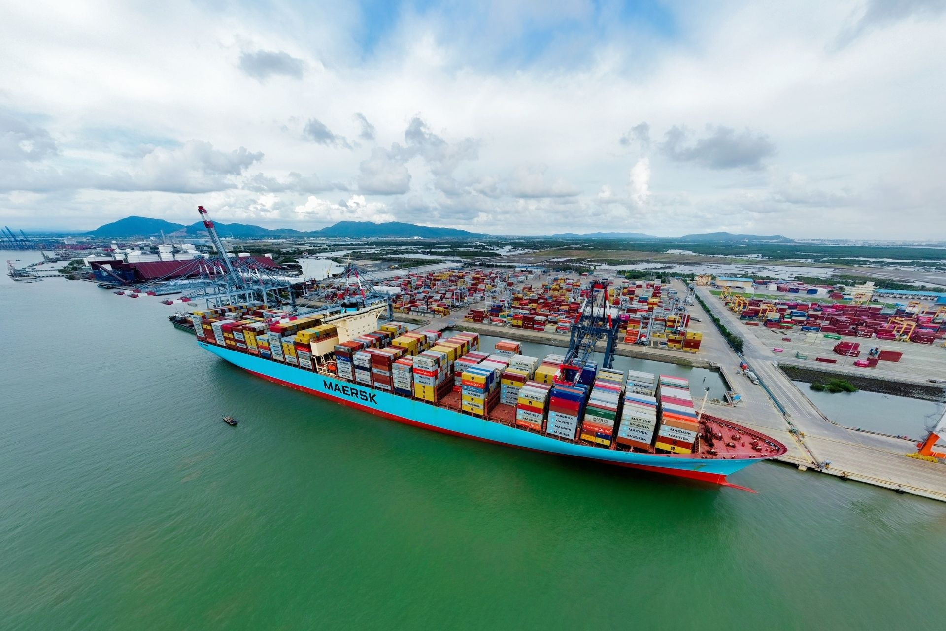 Kết nối trên biển, gắn kết toàn cầu