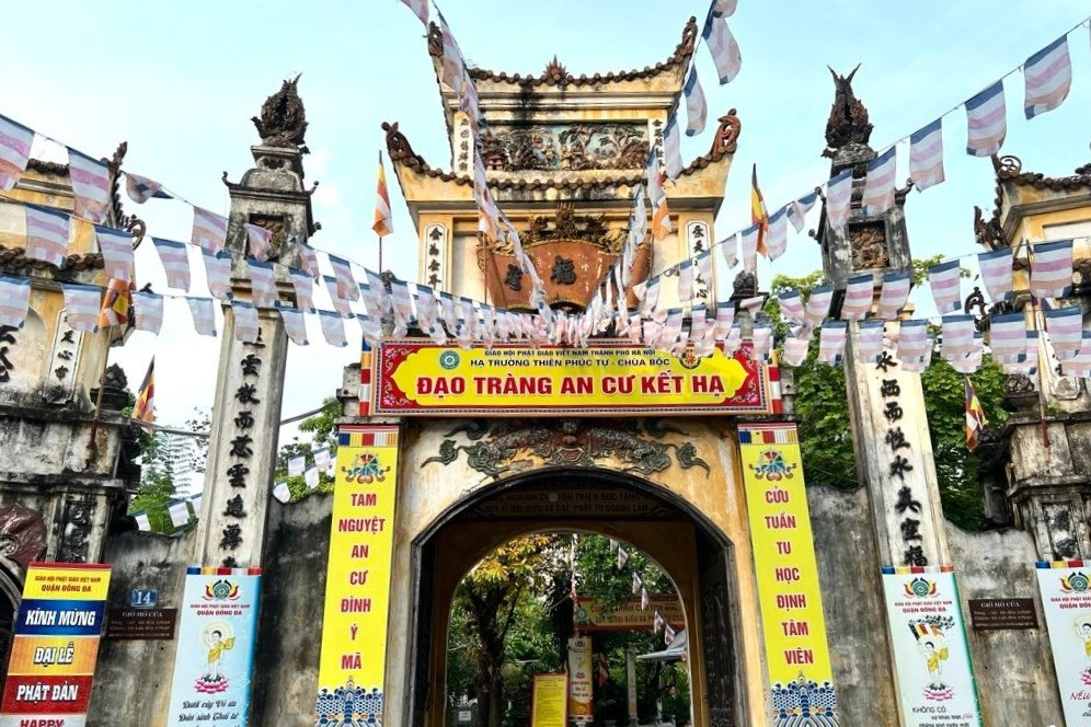 Ngôi chùa cổ có pho tượng lạ giữa lòng Hà Nội