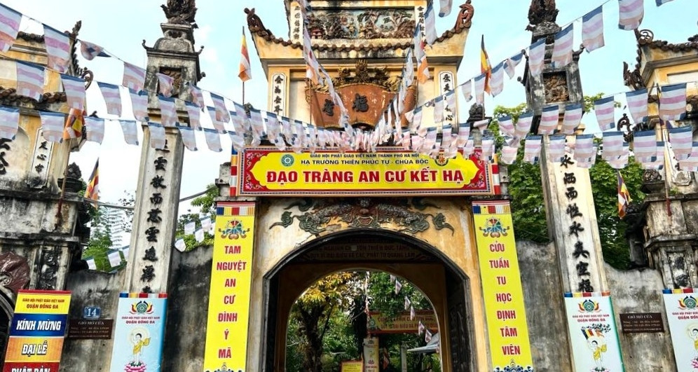 Ngôi chùa cổ có pho tượng lạ giữa lòng Hà Nội