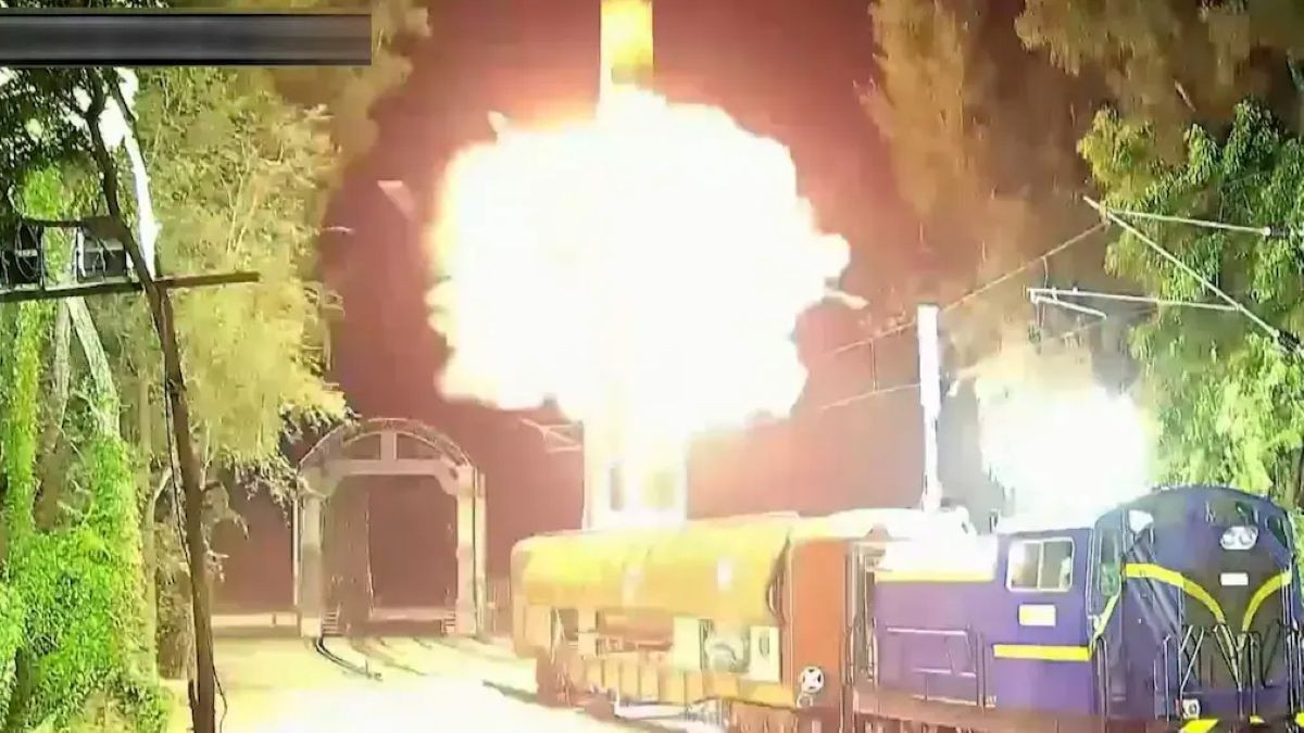 Tên lửa Agni Prime phóng từ tàu hỏa3.jpg