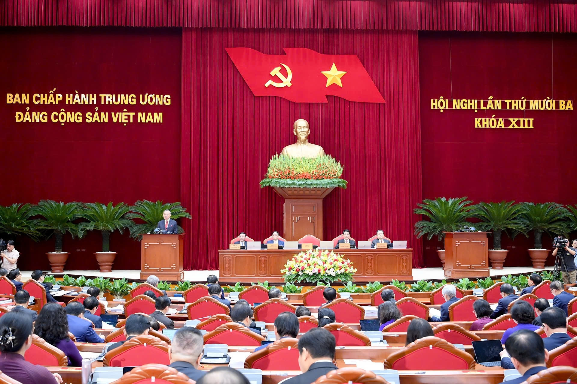 Thông báo hội nghị lần thứ 13 Ban Chấp hành Trung ương Đảng khóa 13