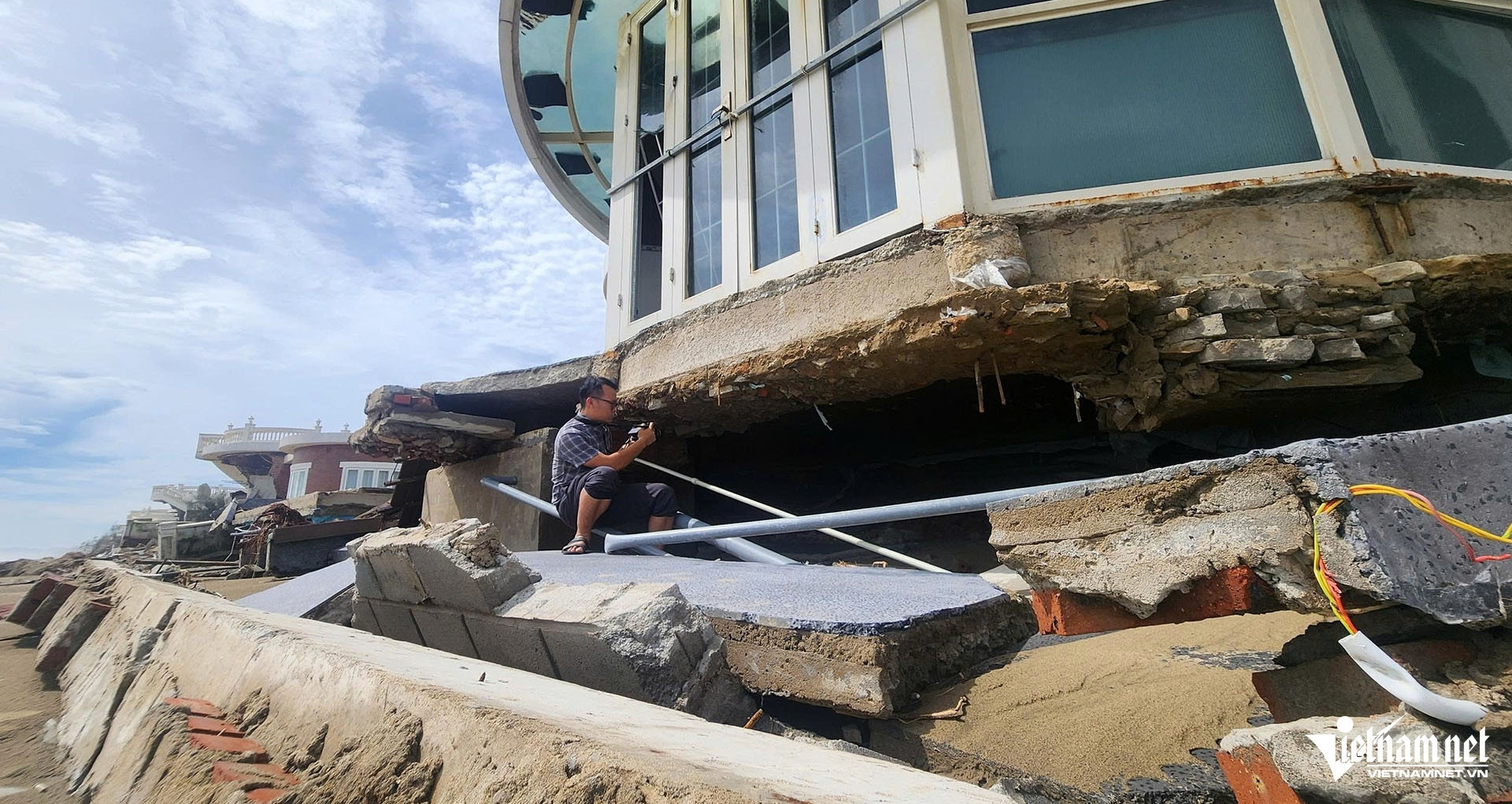 Từ vụ bão quật sập hàng chục villa ở Hà Tĩnh: Lộ ‘tử huyệt’ xây nhà ven biển