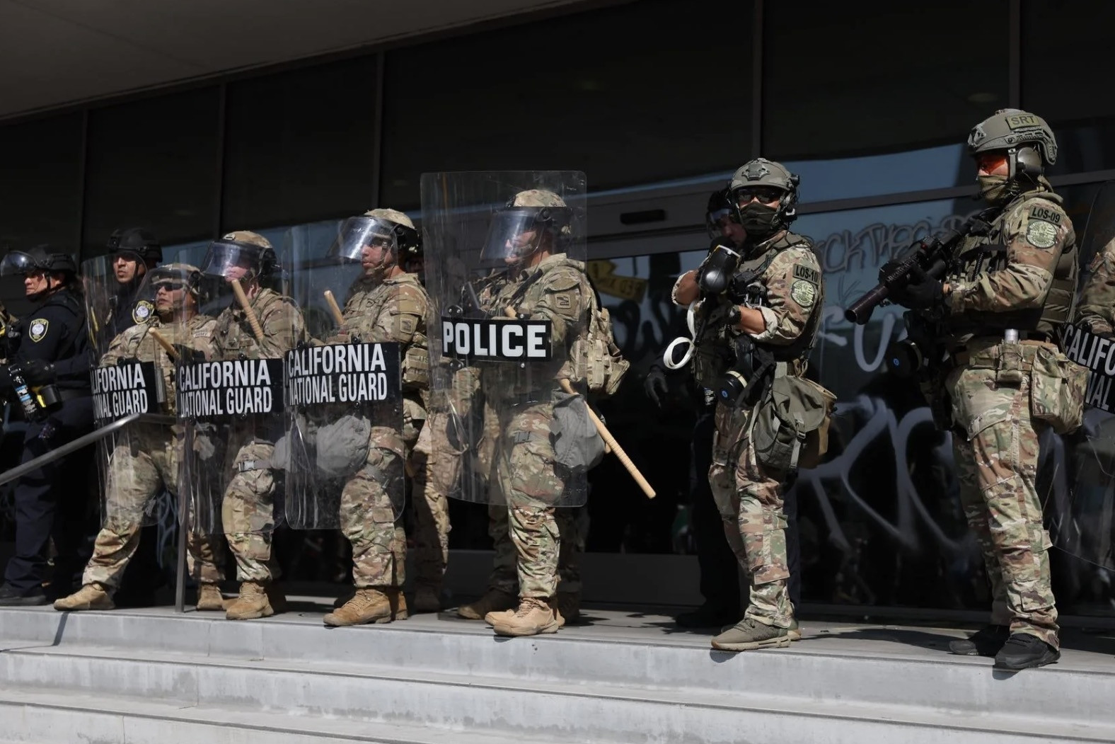 Vì sao việc ông Trump điều động Vệ binh quốc gia Mỹ trở thành vấn đề lớn?