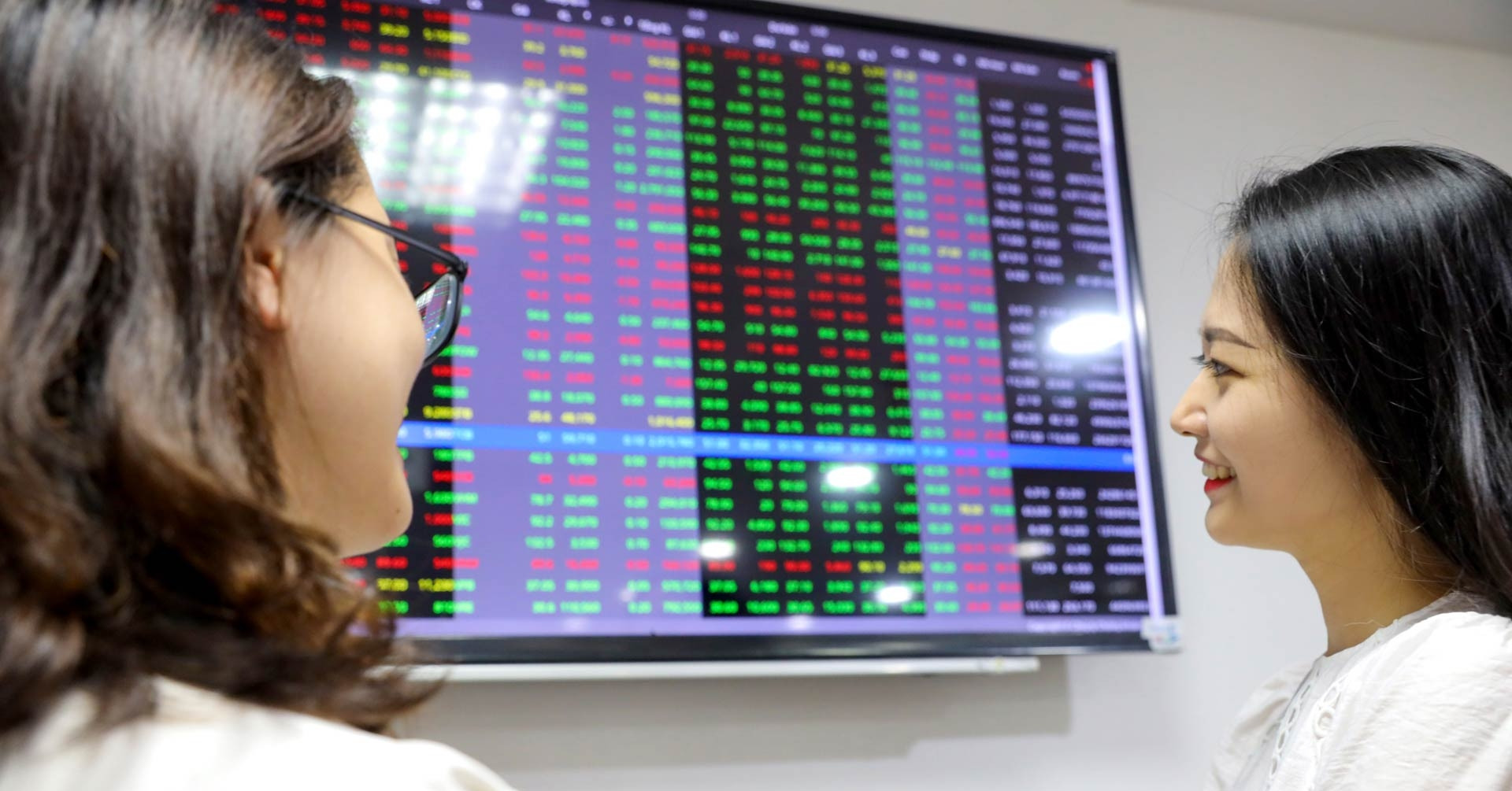 Việt Nam chính thức được nâng hạng: Cơ hội vàng và phép thử lịch sử