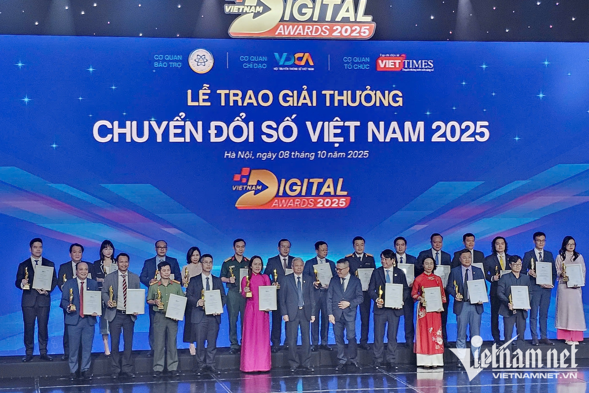 W-giai thuong chuyen doi so Viet Nam 00 1.jpg