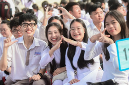 W-học sinh TPHCM nguyễn huế 8.jpg