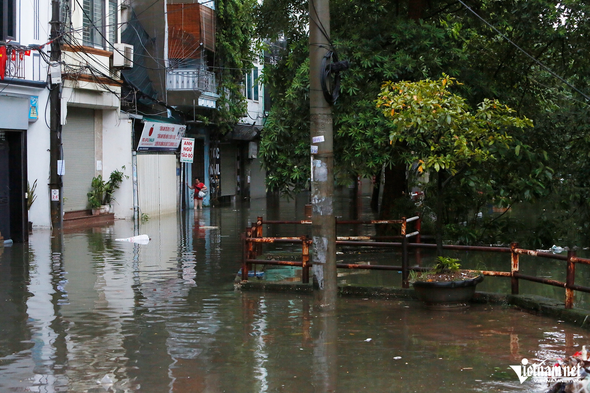 W-sang 8:10 nuoc ngap sau 4.JPG.jpg