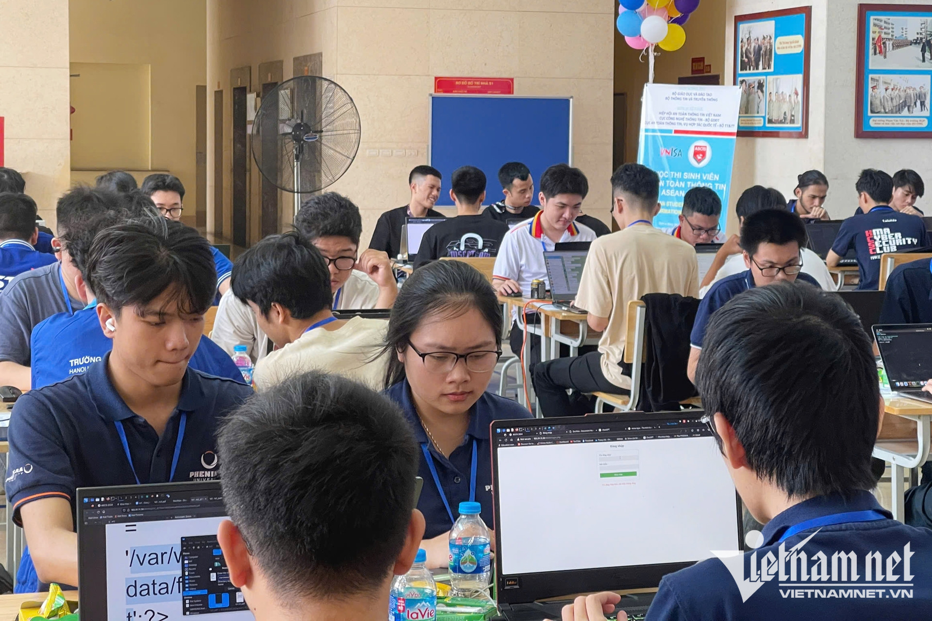 W-sinh vien an ninh mang 001.jpg