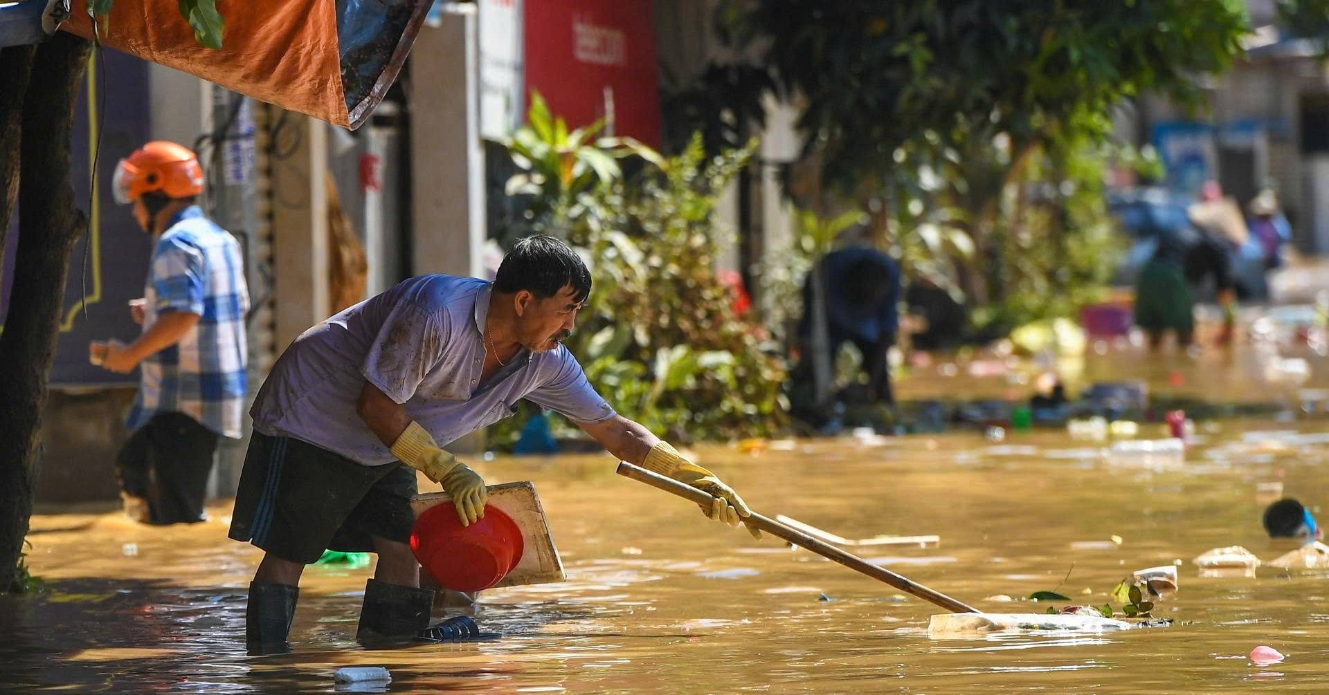Dự báo thời tiết 10/10/2025: Miền Bắc vẫn có nắng, 3 tỉnh còn ngập lụt 2-3 ngày