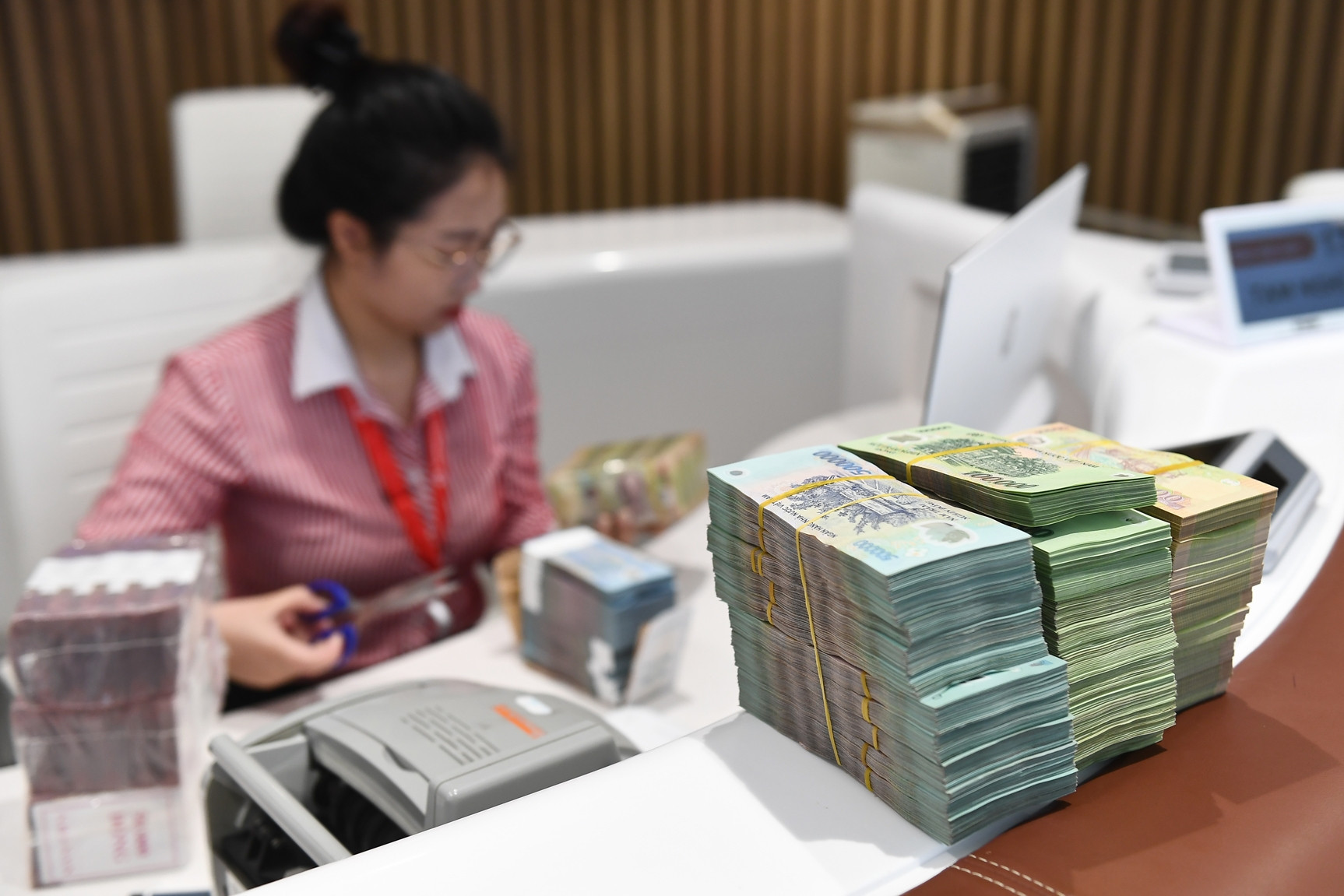 Lãi suất ngân hàng hôm nay 9/10/2025: Thêm nhà băng tặng lãi suất 'khủng'