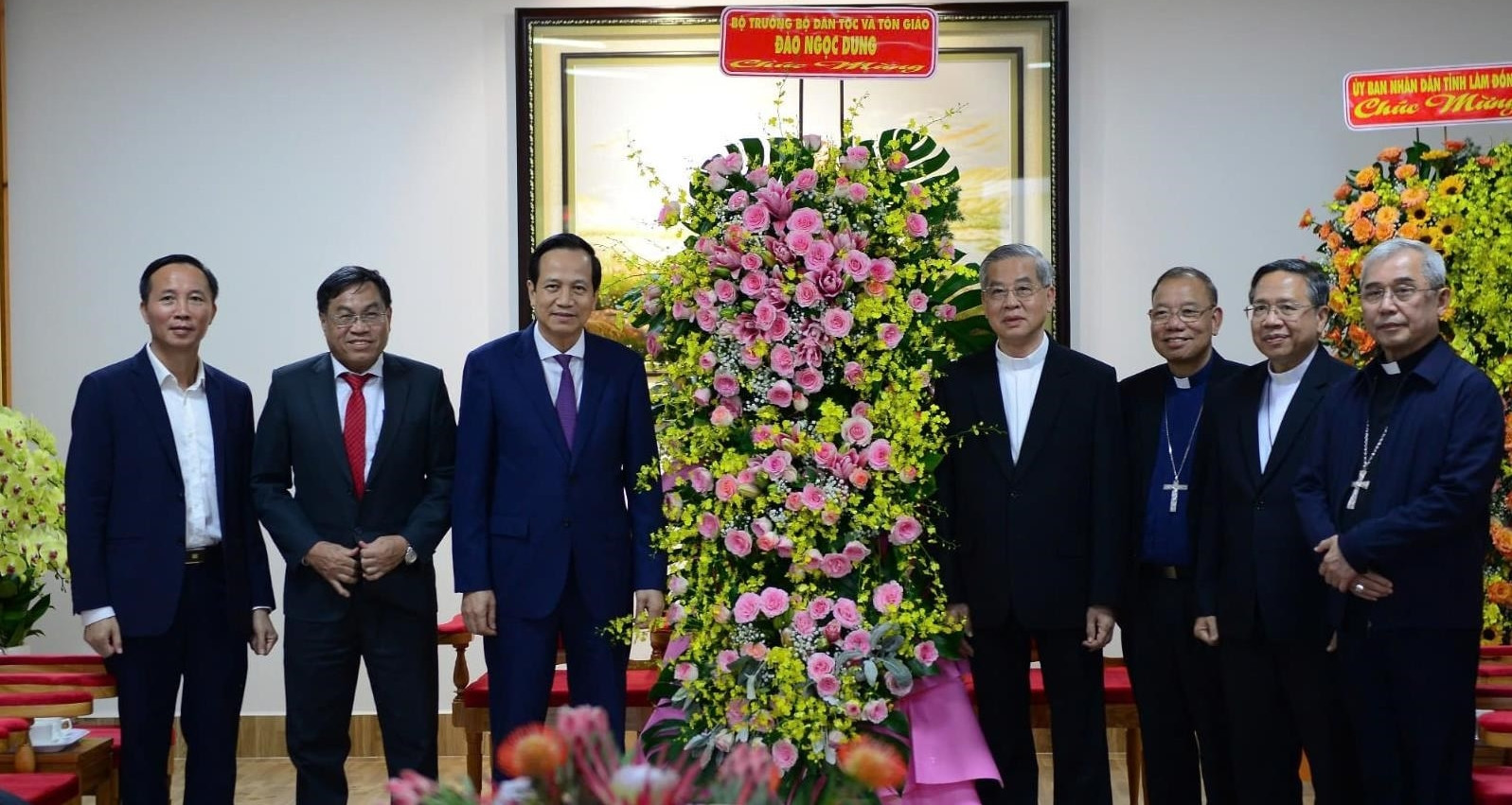 Bộ trưởng Bộ Dân tộc và Tôn giáo gặp mặt, chúc mừng Đại hội Hội đồng Giám mục Việt Nam