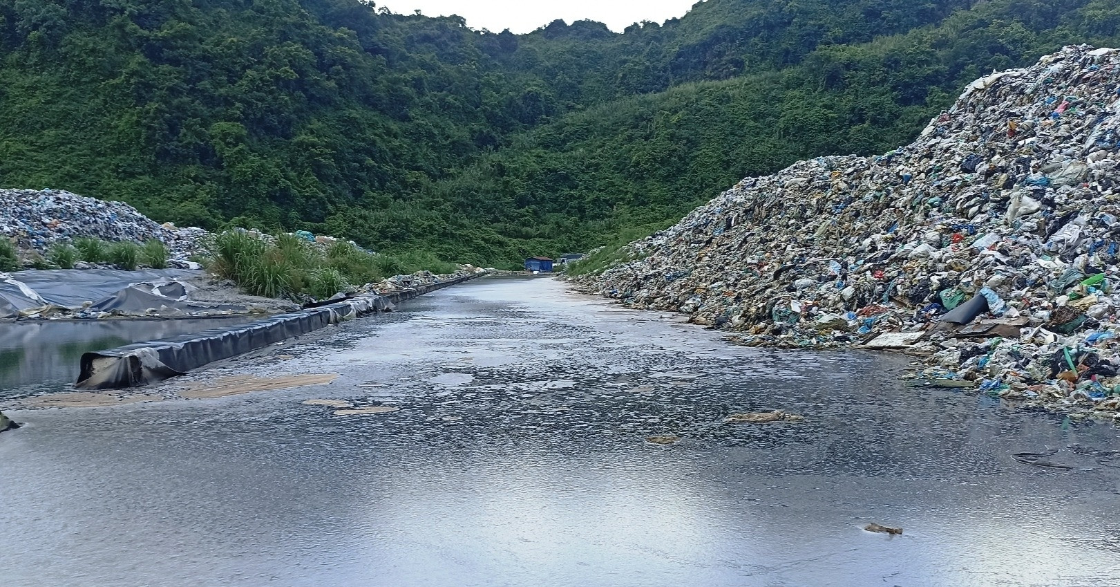 Cảnh tượng nhìn là ám ảnh ở bãi rác lớn nhất Ninh Bình