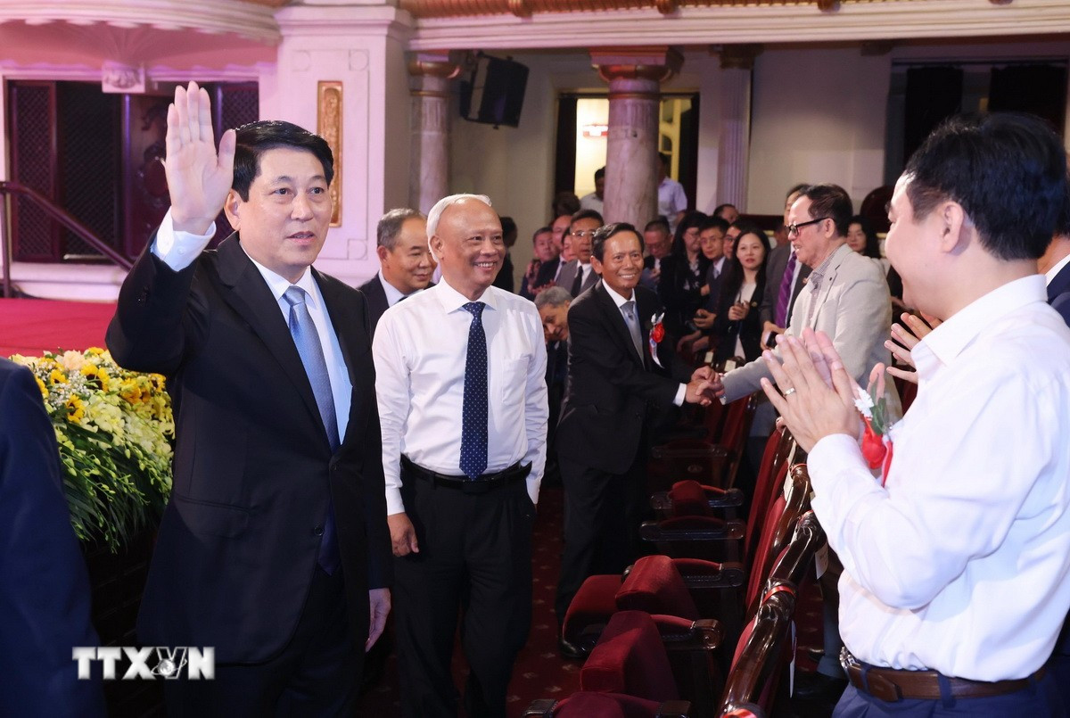 chu tich nuoc ngay truyen thong luat su 4.jpg