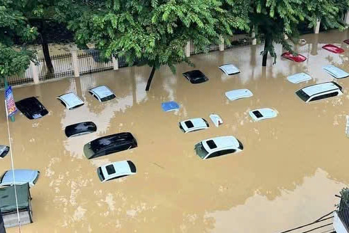 Chủ xe vùng ngập Thái Nguyên kêu cứu, gara Hà Nội sẵn sàng 'ứng chiến'