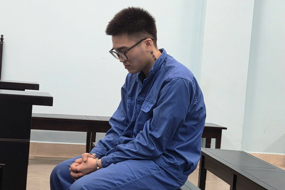 Ghen tuông, hai người đàn ông hỗn chiến trong đêm ở Hà Nội